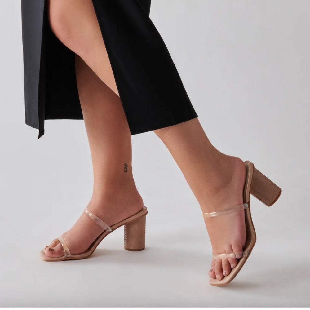 NWOT Lulus Double Strap Round Block Heel Mule Sandal